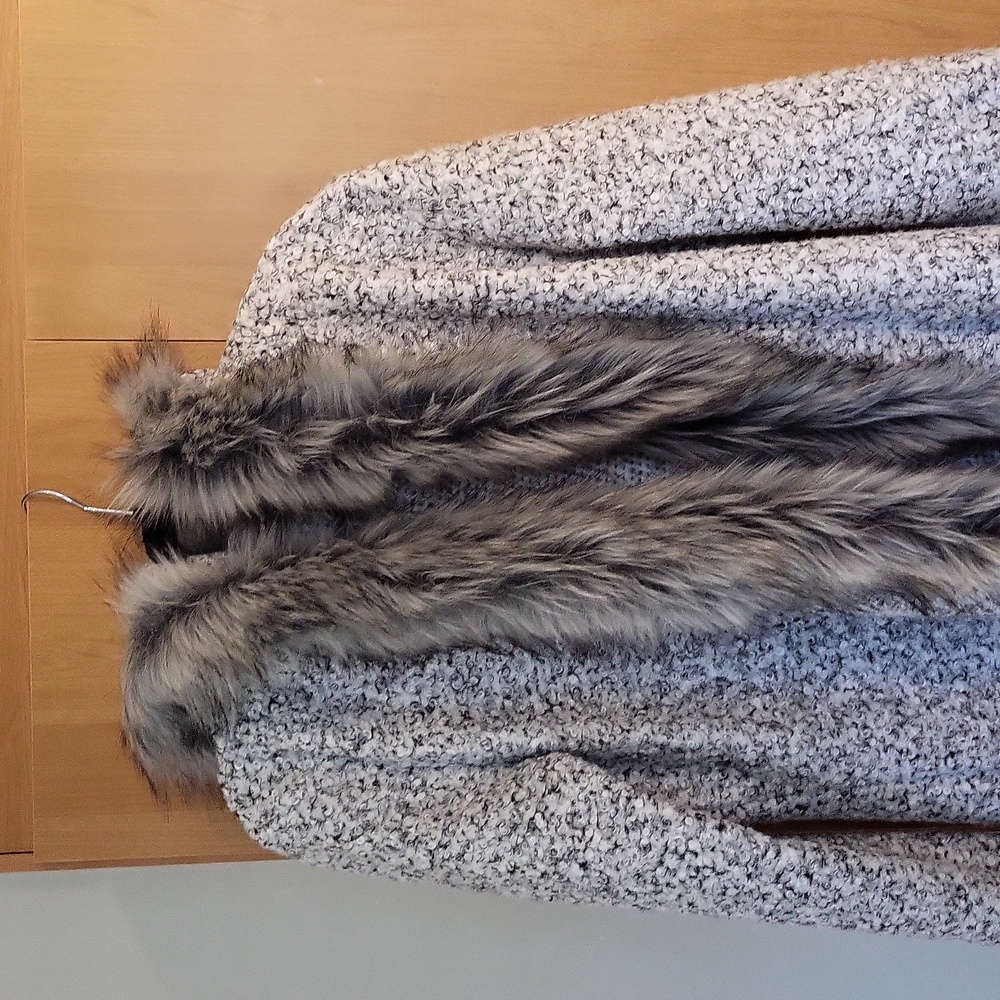 Ladies' full-length sweater coat - Picture 13 of 16